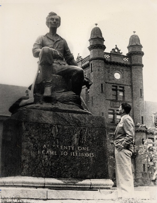 Herald and Review Photo of Ronald Reagan and Lincoln statue