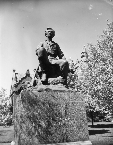 Lincoln Statue from front