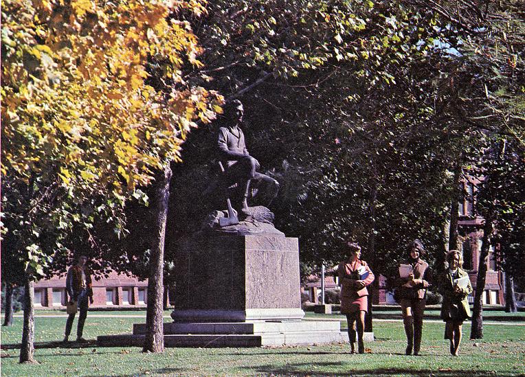 Lincoln Statue from front