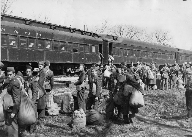 February 1943 image of Army Air Corps cadets arriving at Millikin via Wabash