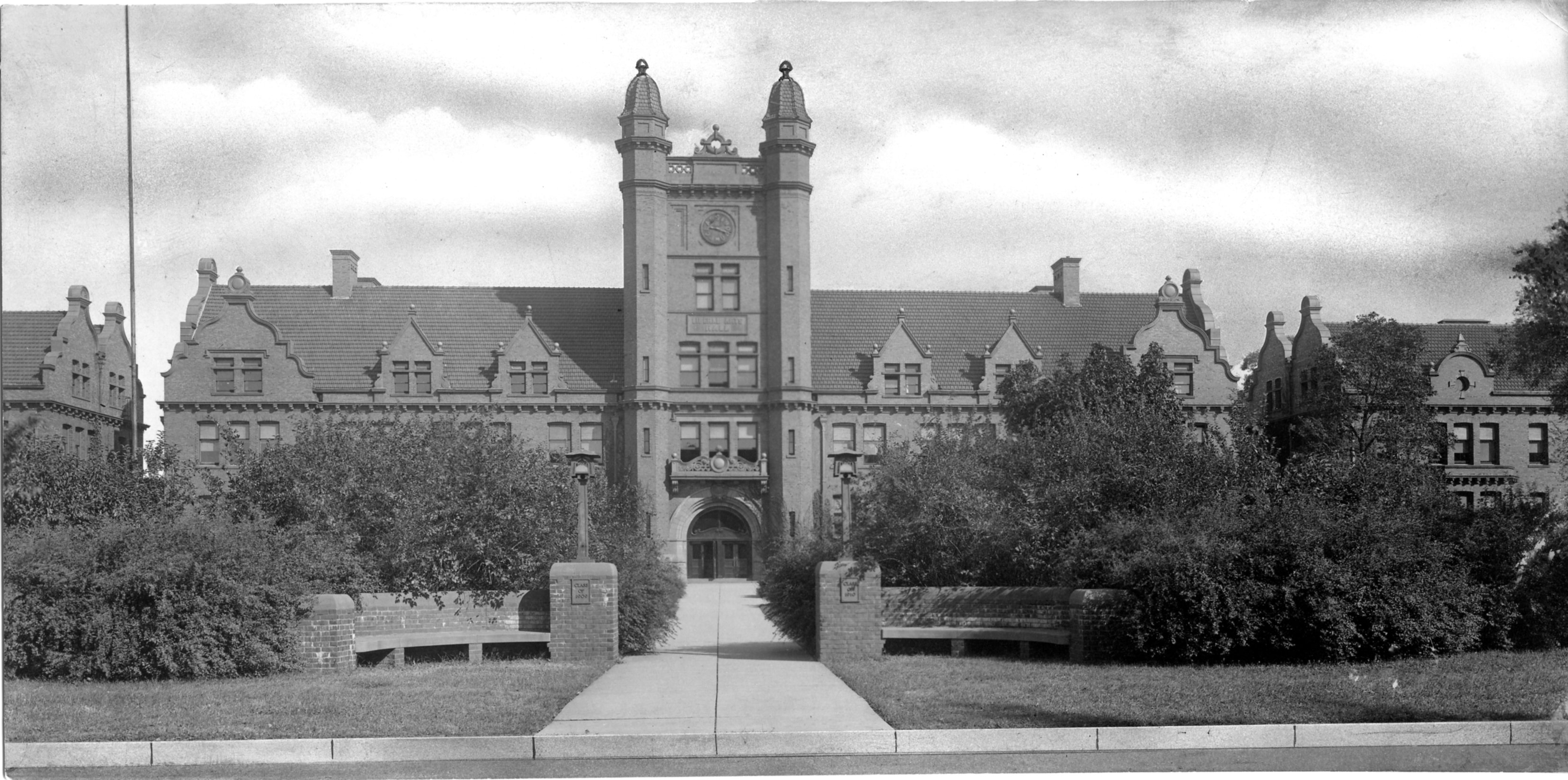 A black and white photo of Liberal Arts Hall demonstrating the gaps between it and the two side buildings