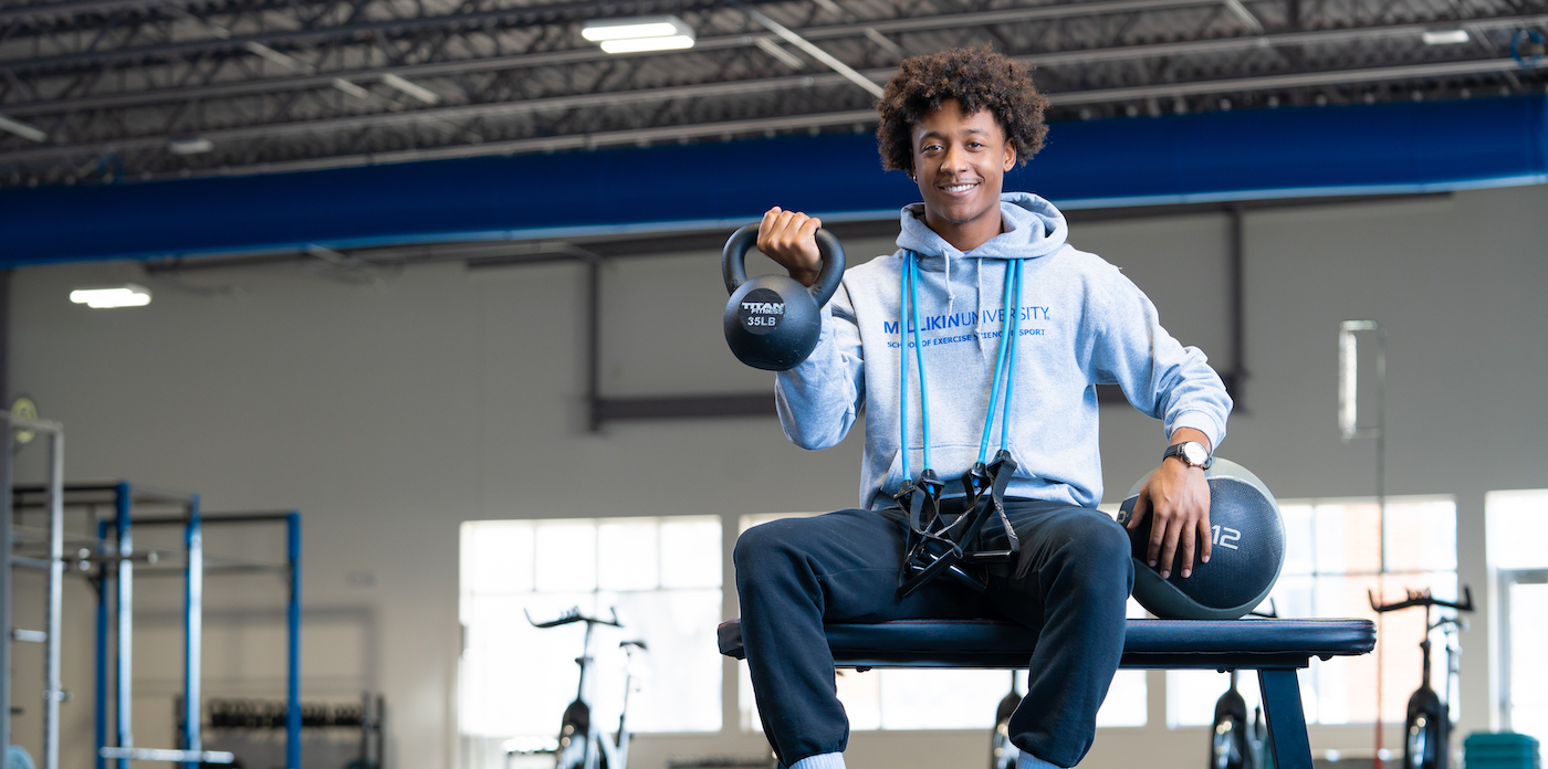 Serron Pettis lifting weights