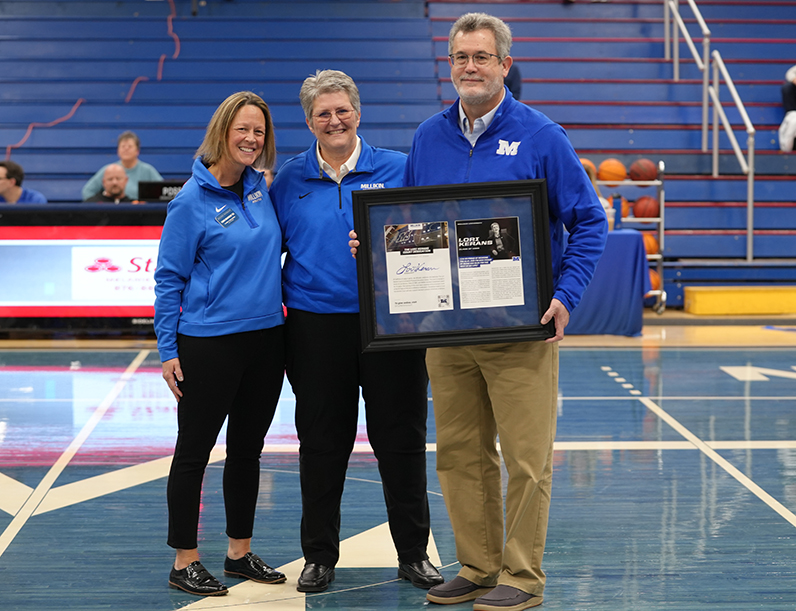 Lori Kerans receiving plaque