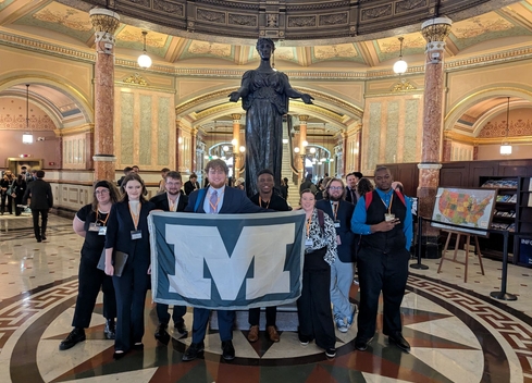 Model Illinois Government